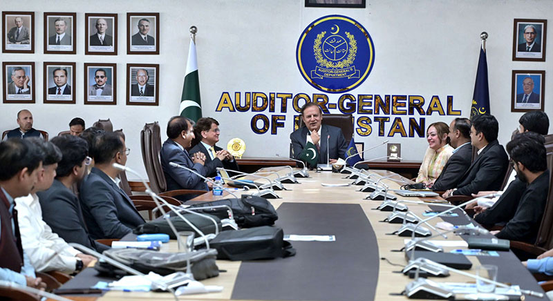 Auditor General of Pakistan Maqbool Ahmed Gondal presiding over a meeting at the completion ceremony of the first batch of a specialized training programme on Procurement Rules and EPADS 2.0 organized by the Pakistan Audit & Accounts Academy in collaboration with the Public Procurement Regulatory Authority