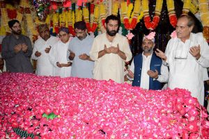 MNA Zain Qureshi and others offer Fateha at the shrine of Hazrat Shah Rukn-e-Alam during the annual 713th Urs celebrations