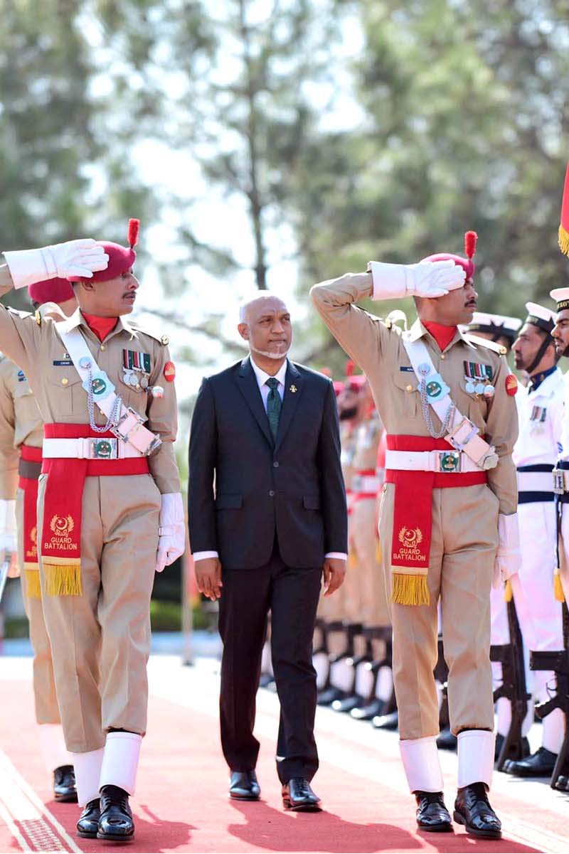 President of the Maldives H.E. Muhammad Muizzu receives guard of honor at the Prime Minister's House