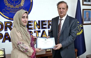Auditor General of Pakistan Maqbool Ahmed Gondal giving away certificates to the participants at the completion ceremony of the first batch of a specialized training programme on Procurement Rules and EPADS 2.0, organized by the Pakistan Audit & Accounts Academy in collaboration with the Public Procurement Regulatory Authority