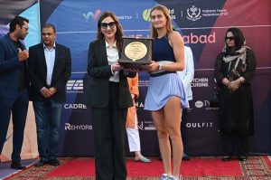 Chargé d’Affaires of the United States to Pakistan, H.E. Natalie A. Baker, presents a prize to the winning player during the prize distribution ceremony of the W-15 Islamabad Junaid Family Foundation World Tennis Women’s Championships 2026 at the Pakistan Tennis Federation (PTF) Tennis Complex