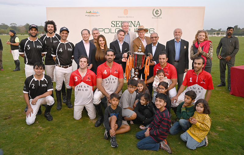 Chief Guest Polish Ambassador to Pakistan Maciej Pisarski, along with Ambassador of Japan to Pakistan H.E. Mr. Akamatsu Shuichi and US Chargé d’Affaires Ms. Natalie A. Baker, poses for a group photograph with players of both teams and the trophy after the final match of the Serena Polo Cup 2026 between Team HN and Team ASEAN at the Islamabad Club Polo Ground