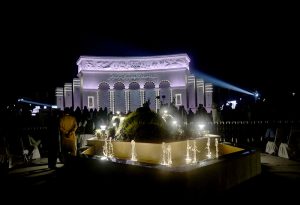 A large number of people participate in the unveiling ceremony of the 'Yadgar-e-Fatah', a symbol of Pakistan's victory in Marka-e-Haq, in the federal capital. The ceremony featured a musical programme, along with an attractive projection mapping show highlighted the victory, co-organized by the Ministry of Information and Broadcasting and the Capital Development Authority