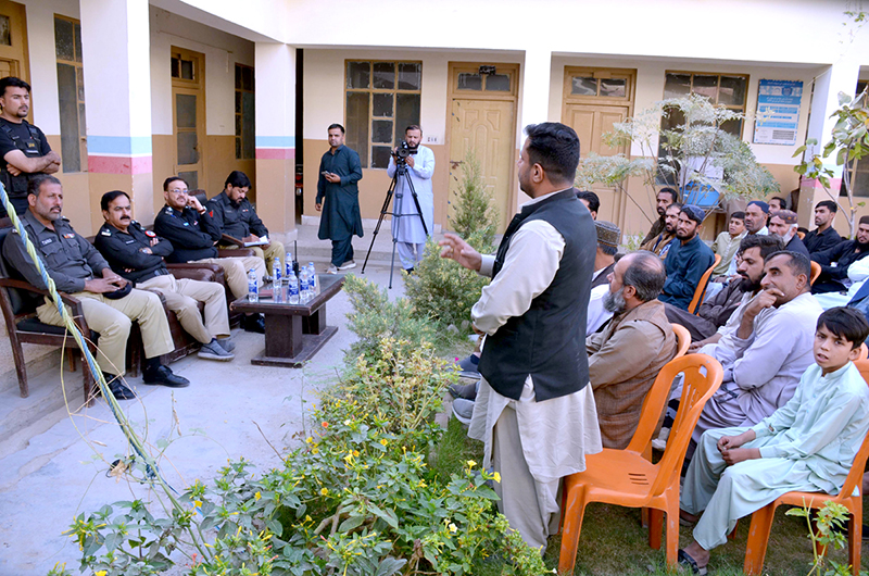 DSP Quaidabad Maqsood Laghari and SHO Pashtunabad Fazalur Rehman listening issues of public held open court at Pashtunabad Police Station Quetta