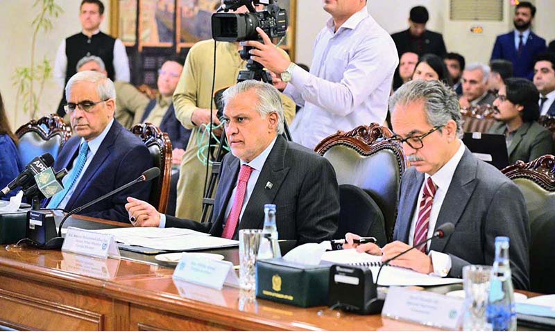 Deputy Prime Minister/Foreign Minister Senator Mohammad Ishaq Dar, together with the Foreign Minister of the Sultanate of Oman, Sayyid Badr bin Hamad bin Hamood Albusaidi, co-chaired the 8th Session of the Pakkstan-Oman JMC at the Ministry of Foreign Affairs