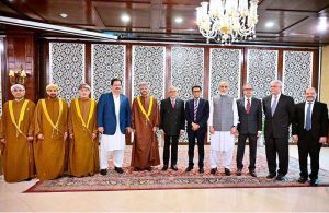 Deputy Prime Minister/Foreign Minister Senator Mohammad Ishaq Dar, along with the Foreign Minister of the Sultanate of Oman, Sayyid Badr bin Hamad bin Hamood Albusaidi, in a group photo at the successful conclusion of the 8th Session of the Pakistan-Oman JMC at the Ministry of Foreign Affairs