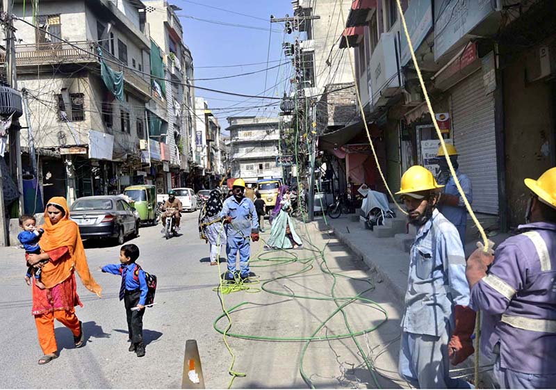 IESCO linemen install new cables at Pir Chowk to improve power supply and stabilize voltage in twin cities