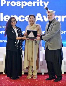 Federal Minister for Poverty Alleviation and Social Safety, Syed Imran Ahmed Shah presenting media excellence award to participant during International Conference on "Inclusive and Resilient Economic Empowerment and Growth" organized by Pakistan Poverty Alleviation Fund (PPAF) at local hotel