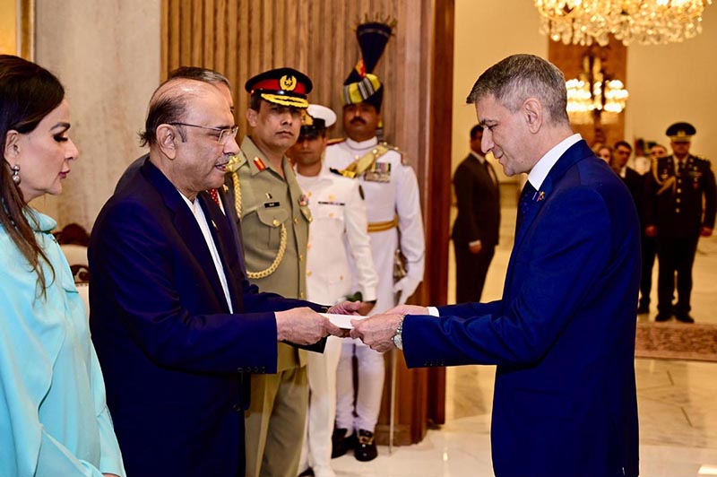 President Asif Ali Zardari receiving the credentials of Ambassador-designate of Azerbaijan, Mr Irfan Shakiroglu Davudov, at Aiwan-e-Sadr