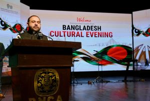 Federal Minister for National Heritage and Culture Aurangzeb Khan Khichi addresses the audience at the painting exhibition by visiting Bangladeshi artists at the Pakistan National Council of the Arts (PNCA)