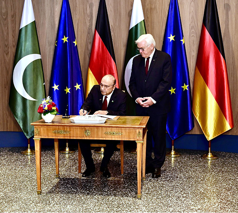 President Asif Ali Zardari signing the Guests' Book in the presence of German President Dr. Frank-Walter Steinmeier at the Office of the President