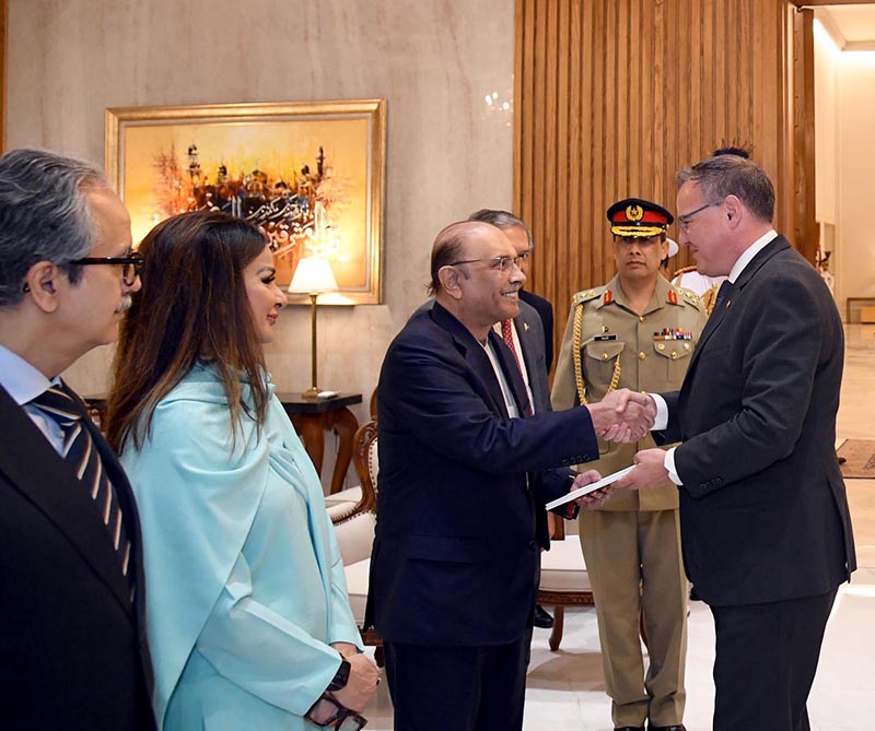 President Asif Ali Zardari receiving the credentials of Ambassador-designate of Switzerland, Mr Stéphane Laurent Rey, at Aiwan-e-Sadr