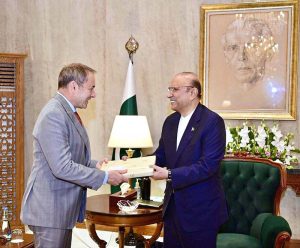 President Asif Ali Zardari presenting a memento to Ambassador-designate of France, Mr Jean-Noël Poirier, who calls on the President to present his credentials, at Aiwan-e-Sadr
