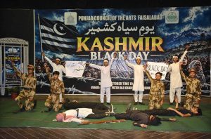 Faculty members and students of Government College Women University Faisalabad (GCWUF) lead a walk to mark Kashmir Black Day.