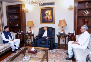 resident Asif Ali Zardari in a meeting with Governor Khyber Pakhtunkhwa Faisal Karim Kundi and Federal Minister for Interior Senator Mohsin Naqvi at Aiwan-e-Sadr.
