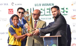 Divisional Commissioner Dr. Imran Hamid Sheikh and Sri Lankan High Commissioner Admiral Fred Seneviratne present the trophy to the captain of the victorious Sri Lanka Under-19 Women’s team after the T20 tri-series final at Iqbal Stadium.