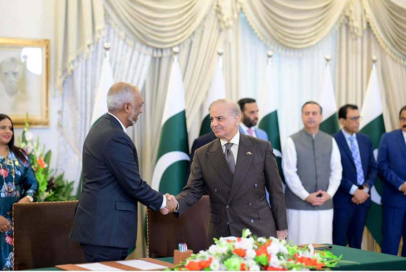 President of Maldives Dr. Mohamed Muizzu and Prime Minister of Pakistan Muhammad Shehbaz Sharif witnesses the exchange of MoUs between Pakistan and Maldives in various sectors at a ceremony in Prime Minister's House