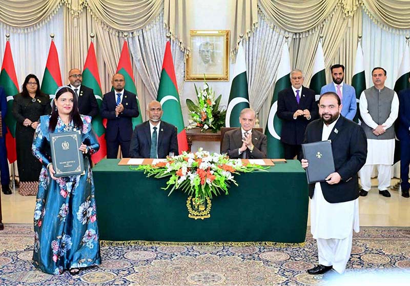 President of Maldives Dr. Mohamed Muizzu and Prime Minister of Pakistan Muhammad Shehbaz Sharif witnesses the exchange of MoUs between Pakistan and Maldives in various sectors at a ceremony in Prime Minister's House