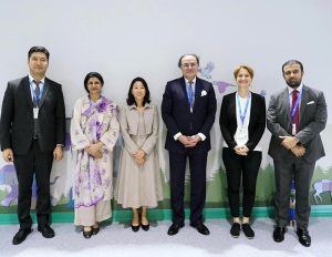 Federal Minister for Finance and Revenue, Senator Muhammad Aurangzeb, in a group photo with IOM Deputy Director-General Ms. SungAh Lee after a meeting to discuss climate mobility, skills development, safe migration and climate financing.