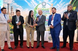 Governor Sindh Syed Muhammad Nehal Hashmi presenting Awards to organizations for outstanding performance in the fields of health, safety, and the environment during HS&E Excellence Annual Conference & Awards 2026.