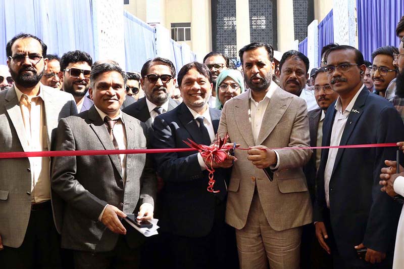 Federal Minister for Health Syed Mustafa Kamal cutting ribbon to inaugurating Career Connect 2026 as the chief Guest organized by the Department of Computer Science at the University of Karachi
