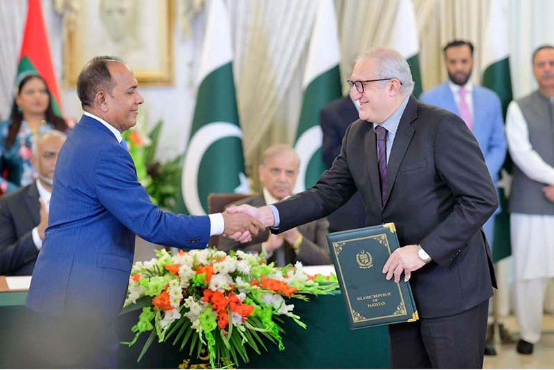 President of Maldives Dr. Mohamed Muizzu and Prime Minister of Pakistan Muhammad Shehbaz Sharif witnesses the exchange of MoUs between Pakistan and Maldives in various sectors at a ceremony in Prime Minister's House
