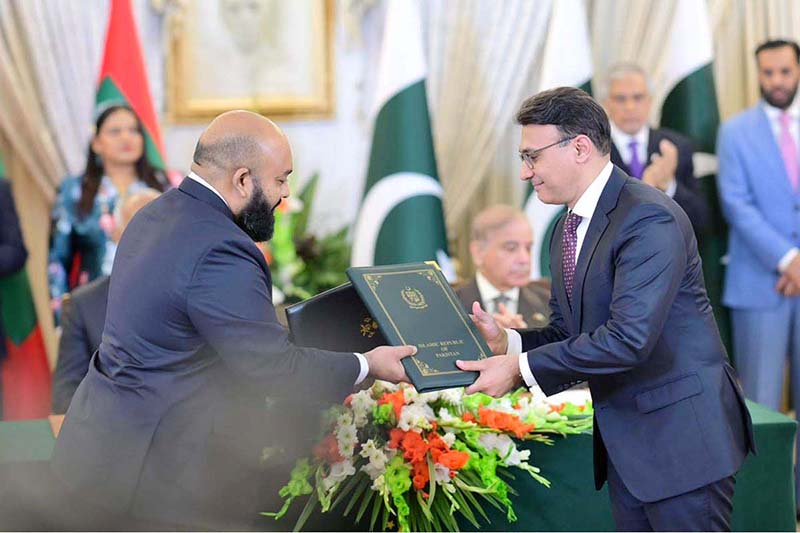 President of Maldives Dr. Mohamed Muizzu and Prime Minister of Pakistan Muhammad Shehbaz Sharif witnesses the exchange of MoUs between Pakistan and Maldives in various sectors at a ceremony in Prime Minister's House