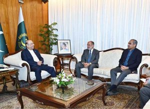 President Asif Ali Zardari in a meeting with Lieutenant General (Rtd.) Nauman Mahmood, the first Secretary General pursuant to the Makkah Joint Defence Agreement, at Aiwan-e-Sadr
