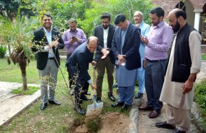 Pakistan, Malaysia vow to deepen trade, investment, education ties