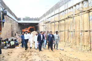 Commissioner reviews Peshawar Road underpasses; orders completion by November