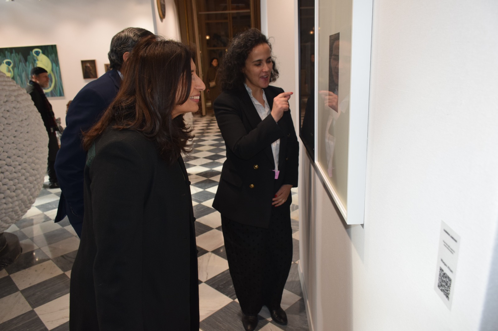 Pakistan envoy visits Paris’ Asia Now art fair, highlights contemporary artists